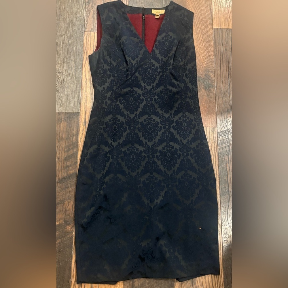 Ted Baker London Ted jacquard midi dress
Dark Blue and Deep Red Patterned lined